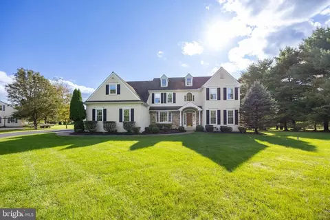 987 Regimental Dr, West Chester, PA 19382