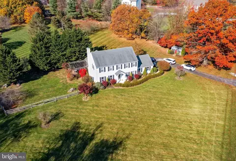 2 Lahawa Dr, Downingtown, PA 19335