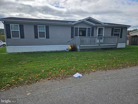 102 Buckskin Ct, Honey Brook, PA 19344