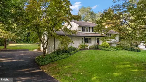1421 Sugartown Rd, Berwyn, PA 19312