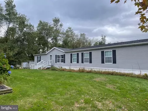 210 Deer Run Dr, Honey Brook, PA 19344