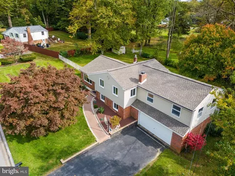 3 Woodcrest Ln, Malvern, PA 19355