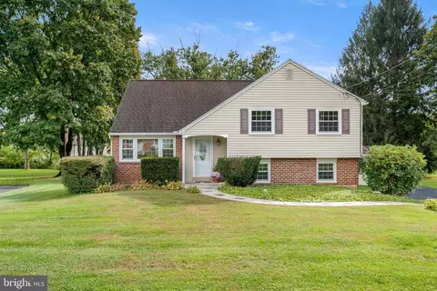 1305 Dunsinane Dr, West Chester, PA 19380