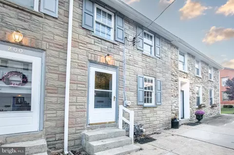 202 Main St, Parkesburg, PA 19365