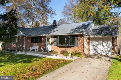 9 Elk Dr, Malvern, PA 19355