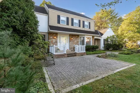 668 Joseph Dr, Wayne, PA 19087 photo 2
