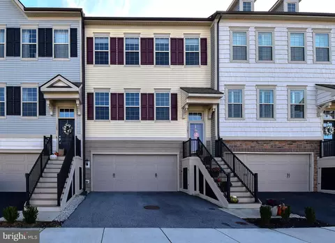 107 Locks Farm Ln, Downingtown, PA 19335
