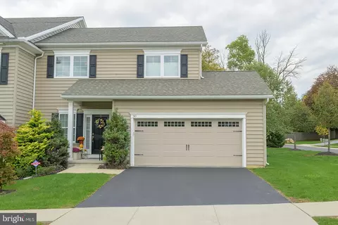 30 New Village Greene Dr, Honey Brook, PA 19344
