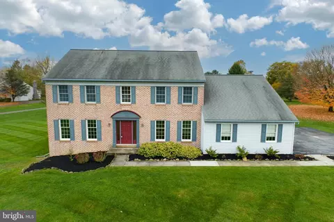 4 Pond View Dr, Elverson, PA 19520