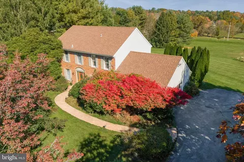 16 Willow Pond Rd, Malvern, PA 19355