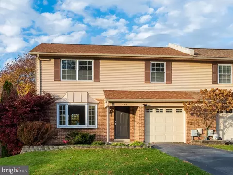 222 Llandovery Dr, Exton, PA 19341 photo 3