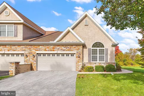 615 Strawbridge Ln, West Grove, PA 19390