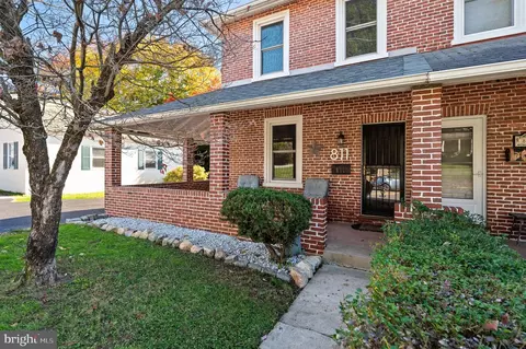 811 Old Lancaster Rd, Berwyn, PA 19312