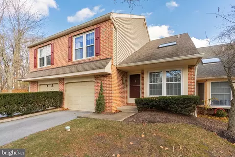 3 Oak Leaf Ln, Downingtown, PA 19335