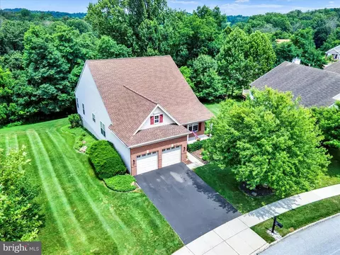 378 Randall Ln, Coatesville, PA 19320