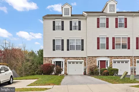 2 Shoreham Dr, Coatesville, PA 19320