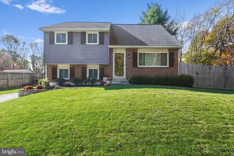 30 Woodview Rd, Malvern, PA 19355
