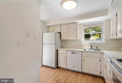 315 S Valley Forge Rd UNIT 10, Devon, PA 19333 photo 16