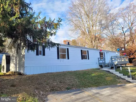 17 Melissa Ln, Downingtown, PA 19335