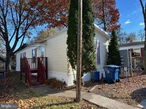 69 Ashwood Ln, Phoenixville, PA 19460