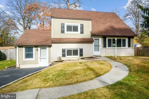 5 Jacqueline Dr, Paoli, PA 19301