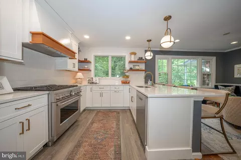 Kitchen - 661 Old Eagle School Rd, Wayne, PA 19087 photo 4 of 5
