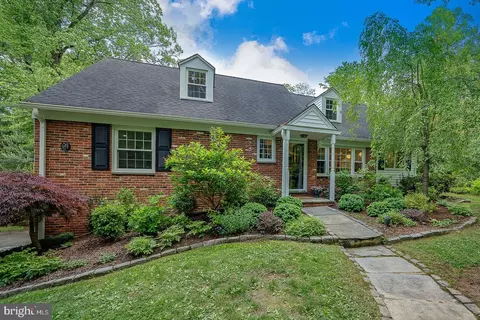 661 Old Eagle School Rd, Wayne, PA 19087