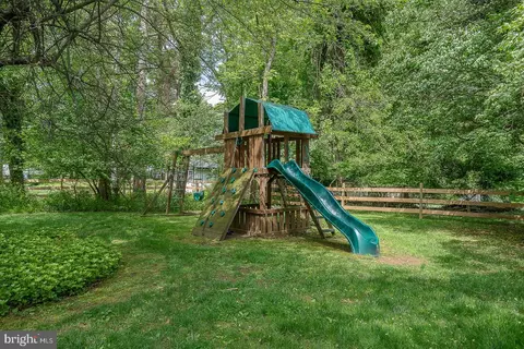 Exterior - 661 Old Eagle School Rd, Wayne, PA 19087 photo 9 of 10