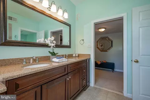 Bath - 661 Old Eagle School Rd, Wayne, PA 19087 photo 6 of 8