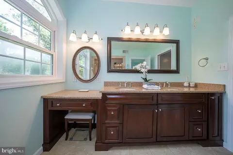 Bath - 661 Old Eagle School Rd, Wayne, PA 19087 photo 5 of 8