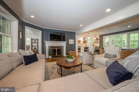 Living - 661 Old Eagle School Rd, Wayne, PA 19087 photo 1 of 2