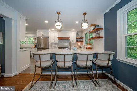 Kitchen - 661 Old Eagle School Rd, Wayne, PA 19087 photo 2 of 5