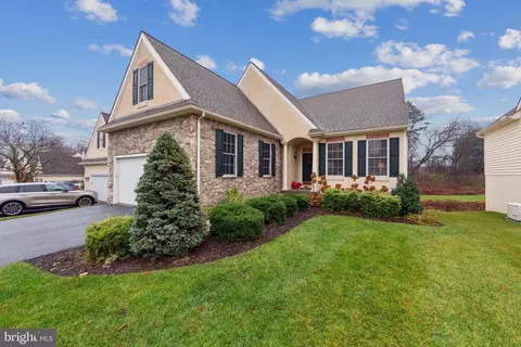 110 Longo Dr, Avondale, PA 19311