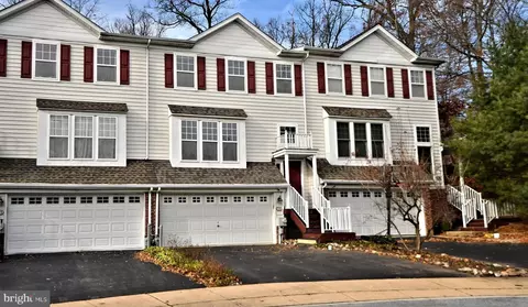 121 Tudor Ct, Malvern, PA 19355