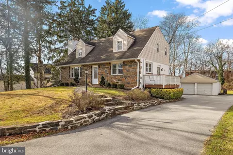 38 Meadowbrook Rd, Wayne, PA 19087