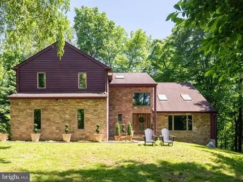 9 N Wertz Ln, Glenmoore, PA 19343