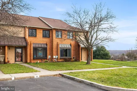 114 Caernarvon Ct, Exton, PA 19341