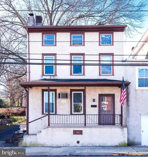 102 S Main St, Spring City, PA 19475