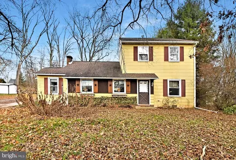 7 E Pothouse Rd, Phoenixville, PA 19460
