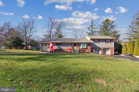949 Queen Dr, West Chester, PA 19380