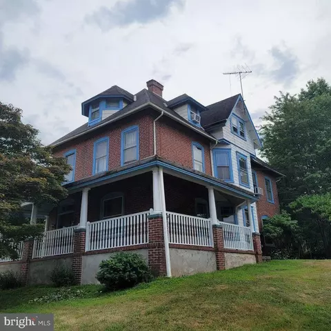 18 N Church St, Spring City, PA 19475