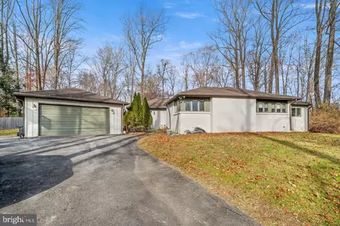 613 Whiteland Hunt Rd, Downingtown, PA 19335