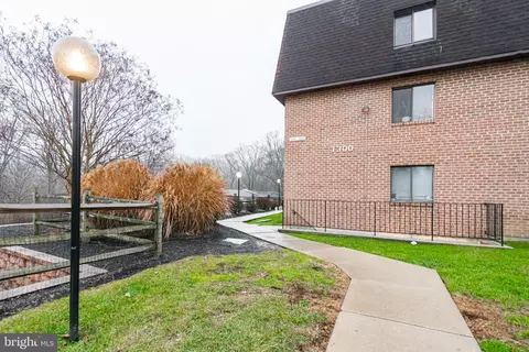 1318 Valley Dr, West Chester, PA 19382