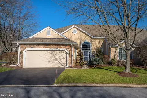 152 Greenville Ct #52, Berwyn, PA 19312