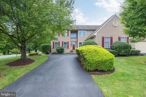 450 Crescent Dr, West Chester, PA 19382