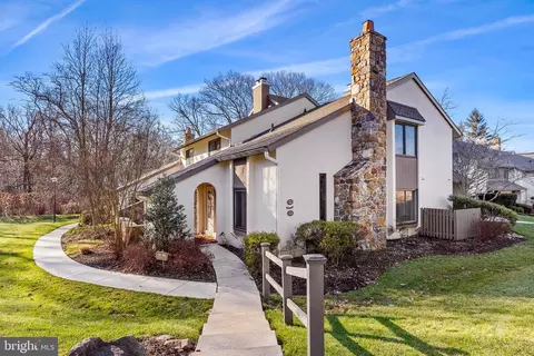 23 Oak Knoll Dr, Berwyn, PA 19312