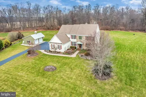 236 Huntsfield Dr, Elverson, PA 19520