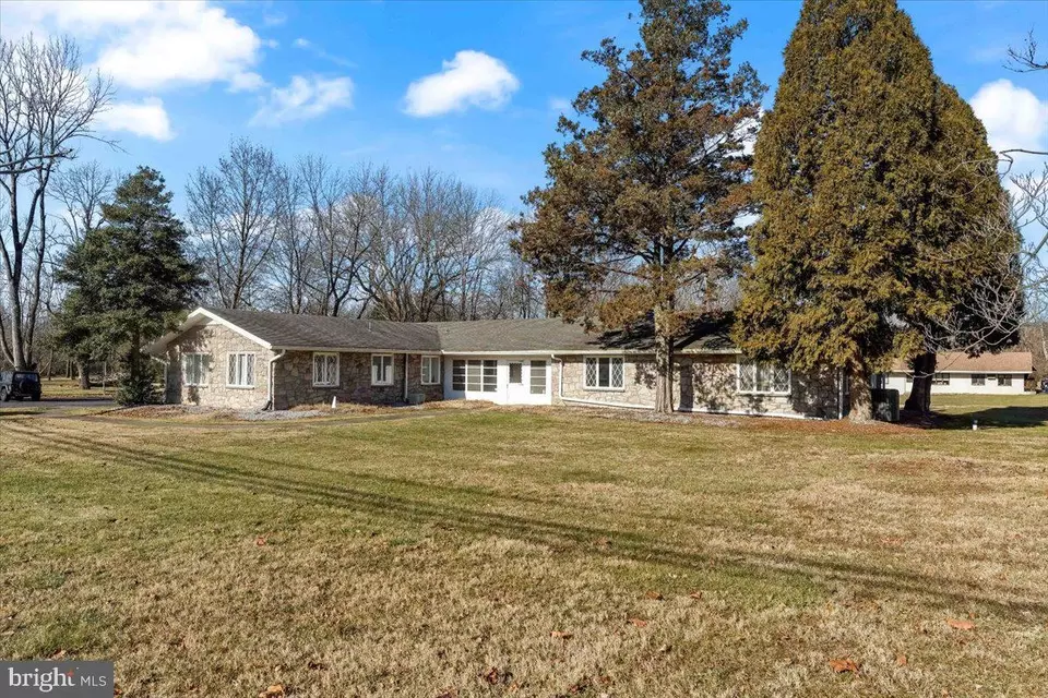 499 Clover Mill Rd, Exton, PA 19341 37 Photos Movoto