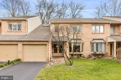 34 Treaty Dr, Chesterbrook, PA 19087 photo 2