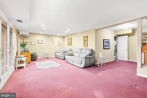 34 Treaty Dr, Chesterbrook, PA 19087 photo 32